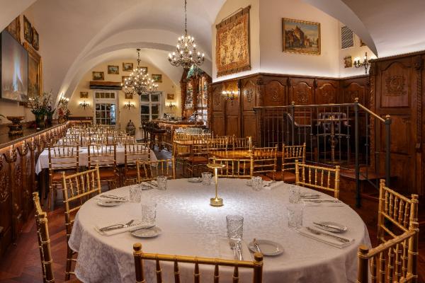 Prostřené stoly, Jilská Palace Hall, Praha centrum